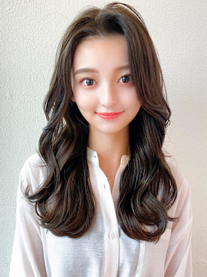 大人かわいいくびれヘアセミロング × ミルクティーベージュ