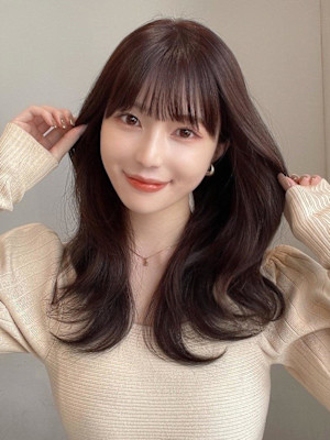 大人かわいいくびれヘアセミロング × ミルクティーベージュ