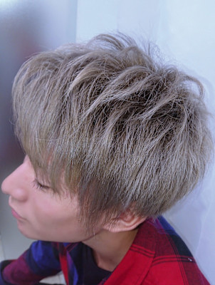 カット　ブリーチオンカラー