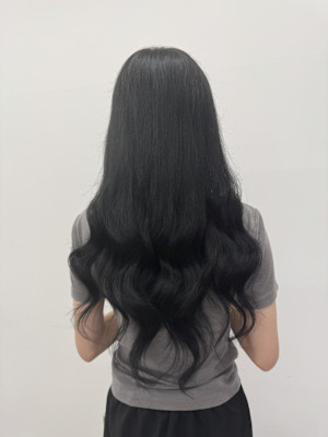 黒髪でも重く見せない！柔らかゆるふわロング！