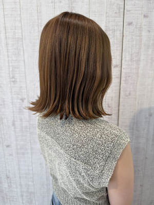 外ハネ軽やかボブ