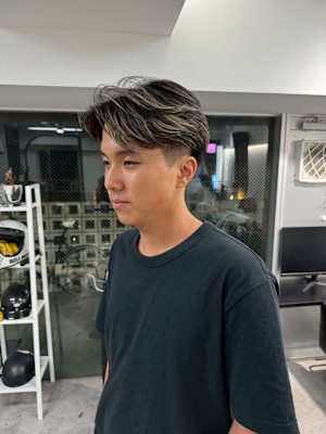 メンズハイライトメッシュニュアンスパーマセンターパート