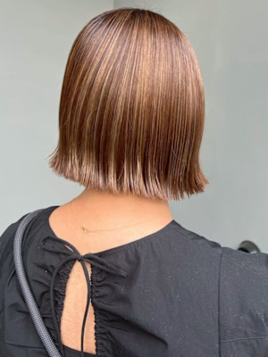 ミルクティーベージュ ハイライト 外ハネボブ ダブルカラー