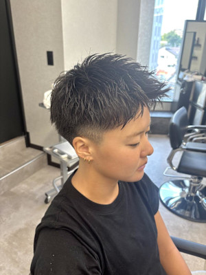 爽やかアップバングスタイル