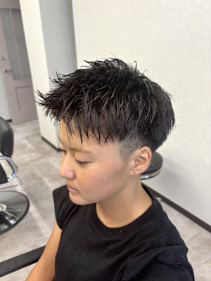 爽やかアップバングスタイル