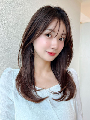 30代小顔に見えるくびれヘアレイヤー × オリーブグレージュ