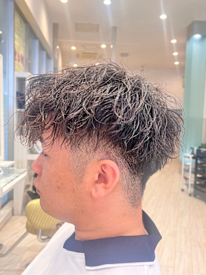 ツイストスパイラルパーマ×ツーブロックショート