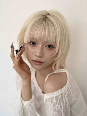 レイヤーボブとブロンドは相性抜群！ハイトーンで楽しく♪