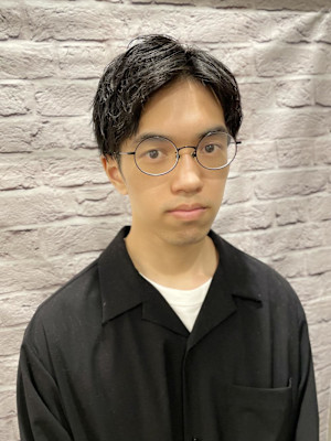 緩めツイストアップバングショート