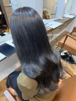 秋冬におすすめのダークグレーカラー◎高橋美穂