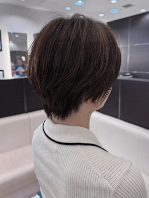 首元キレイ！軽やかショートレイヤー！