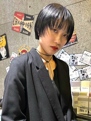 【feliceMICHI 別曽 遥也】ショートレイヤー 黒髪