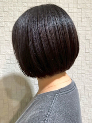 丸みショートボブ グレージュ 前下がりボブ 髪質改善 艶髪