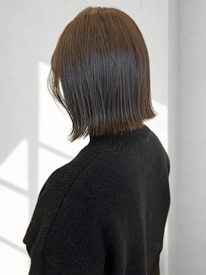 外ハネボブ くすみカラー オリーブベージュ 透明感カラー