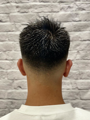 スキンフェードアップバングショート