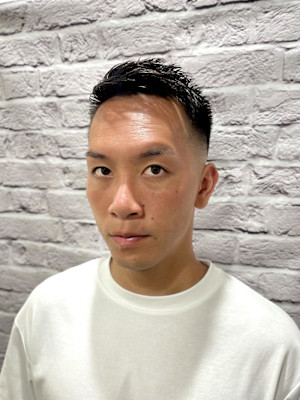 スキンフェードアップバングショート