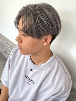 センターパート ブリーチ シルバー マッシュ ハイトーン