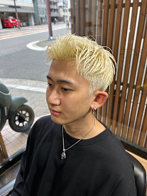 金髪アップバング