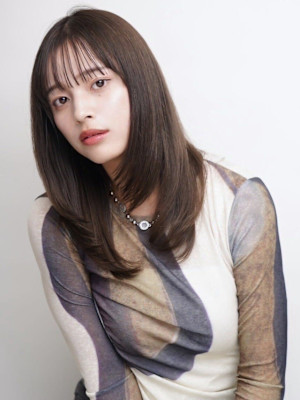 オリーブベージュ レイヤーカット 内巻き ワンカール ツヤ髪