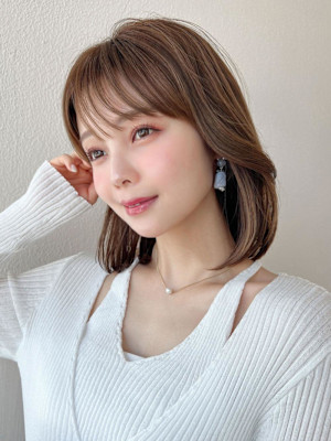 暗髪で大人可愛く！後れ毛がかわいいギリギリ結べるくびれボブ