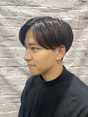 スーツに合う爽やかナチュラルパートヘア