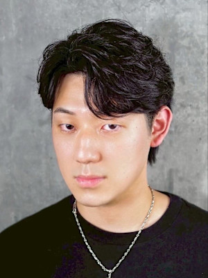 センターパート風ナチュラルショート