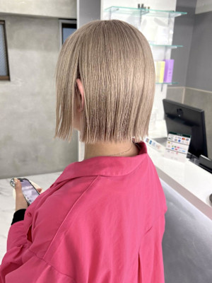 切りっぱなしボブ/ケアブリーチ/ミルクティーベージュ