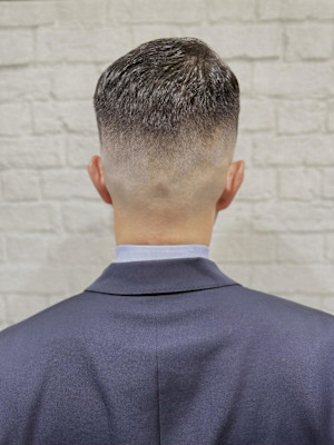 スキンフェードクラシカルサイドパート