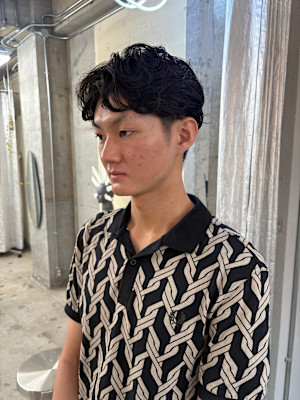 ステップボーンカットメンズヘア/センターパート