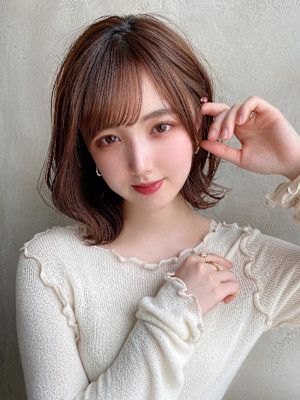 30代40代に人気の大人かわいい前髪ありのくびれショート