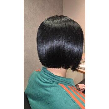 憧れの艶髪に！すっきりとしたミニボブ