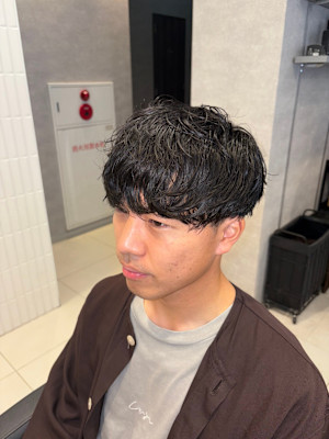 自然な毛流れを楽しむメンズパーマ【三軒茶屋】