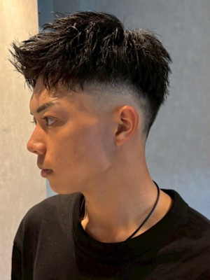 アップバング 刈り上げ フェードカット 眉毛カット 20代