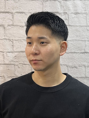 	清潔感と輪郭が引き締まるフェードスタイル