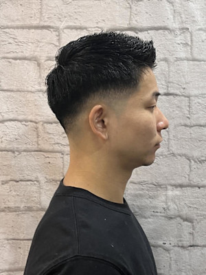 	清潔感と輪郭が引き締まるフェードスタイル