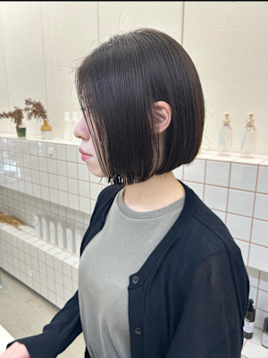 《花屋併設》ぱっつんボブ