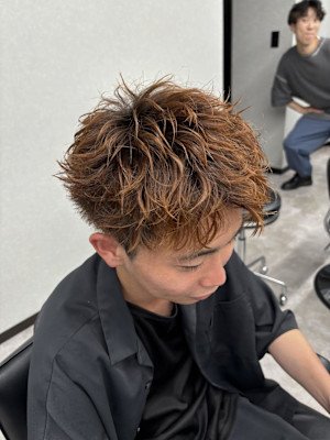 動きのある束感が魅力！スパイキーショート