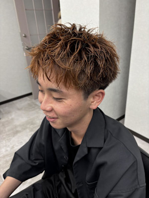 動きのある束感が魅力！スパイキーショート