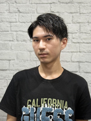 耳掛け無造作アップバングショート