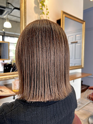 ベージュハイライト切りっぱなしボブ