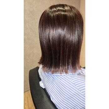 ツヤ感と深みが織りなす大人のための洗練ブラウンボブ