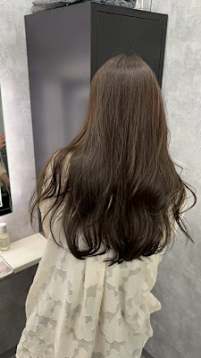 オリーブベージュ