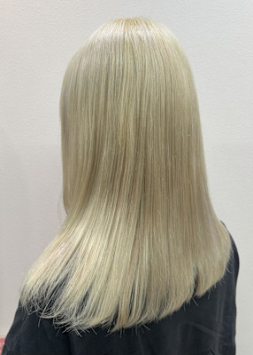 透明感ベージュでつくる上品ハイトーンカラー