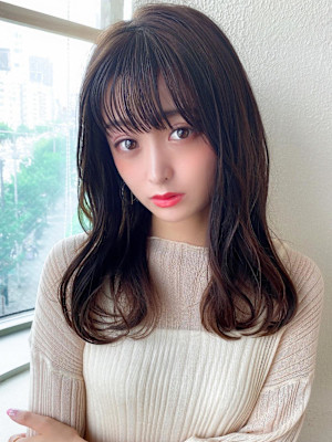 暗髪でも出せるこなれ感！フェイスレイヤー×くびれヘア