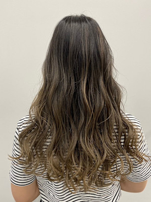 くすみベージュ