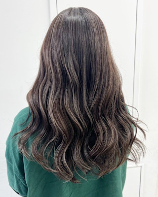 オリーブベージュ