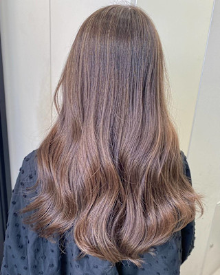 ピンクベージュ