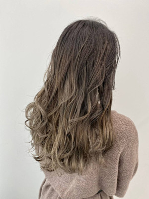 ベージュカラー