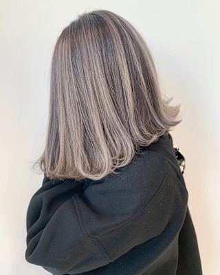 ミルクティーグレージュのグラデーションロブ