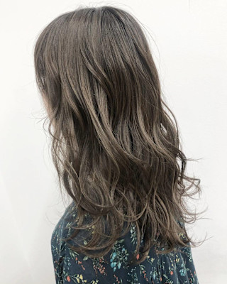 カーキーベージュ